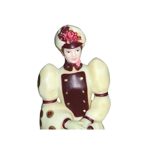 Avon Mrs. Albee 2006 Mini Figurine with Plastic Dome- 3.25 inches - Picture 2 of 9